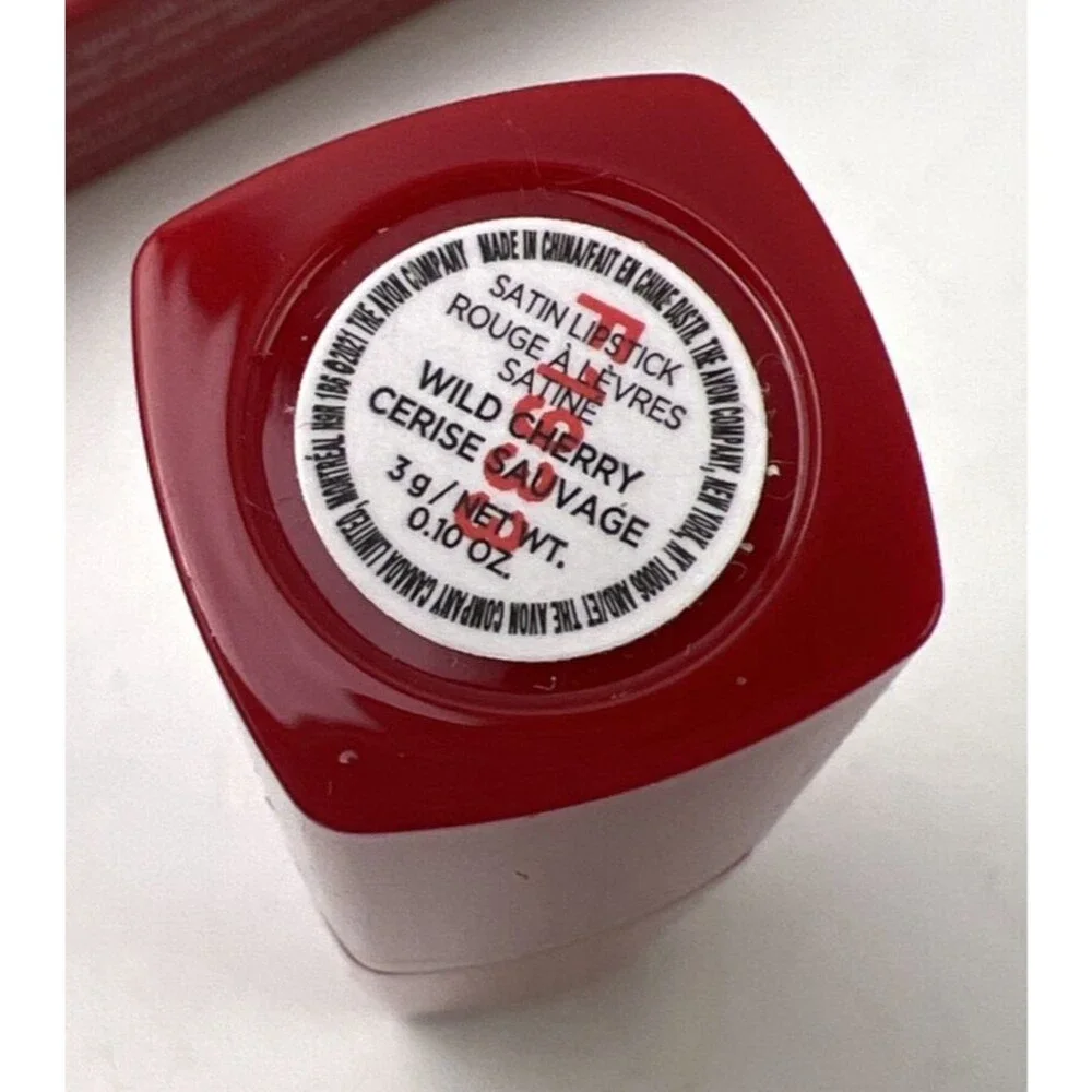 Avon fmg Glimmer Satin Lipstick - Wild Cherry